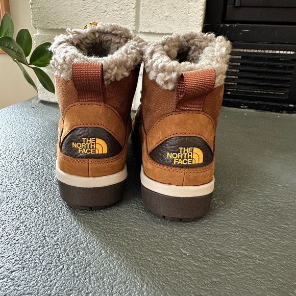 The North Face Boots
- Size 5 US - Picture 6 of 7